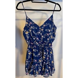 Francessca’s floral romper - Women’s L